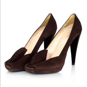 Brown suede petal pumps